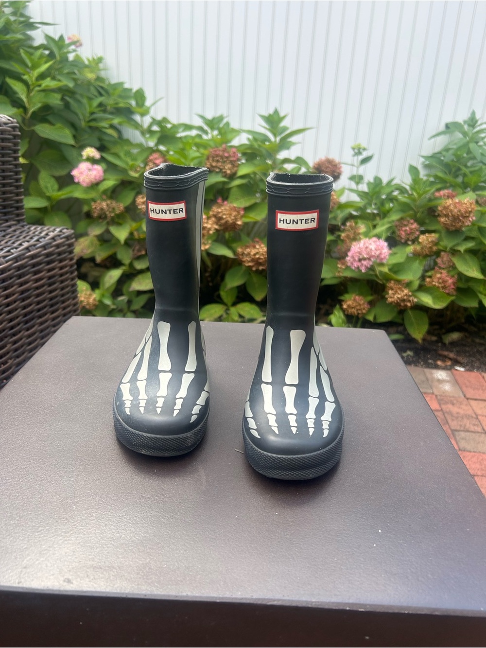 Hunter Kids Black Rain Boots with White Skeleton Print, sz 12 boys/13 girls